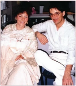 Essential Oils and Aromatherapy Workbook (2020) [Βιβλίο εργασίας αιθέριων ελαίων και αρωματοθεραπείας]